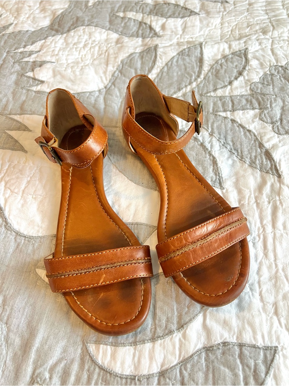 Frye Madison Cognac Leather Ankle Strap Flat Sandal Boho Festival Beach Size 7.5